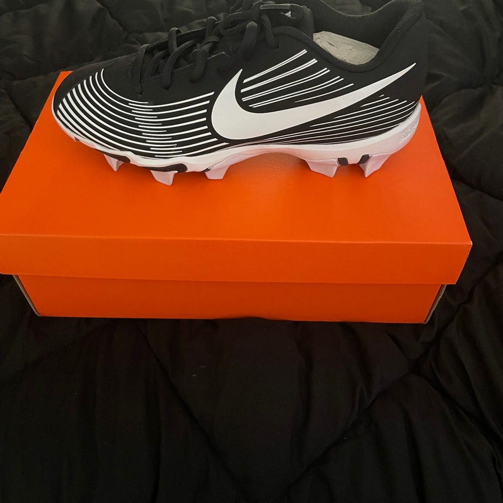 Soccer cleats